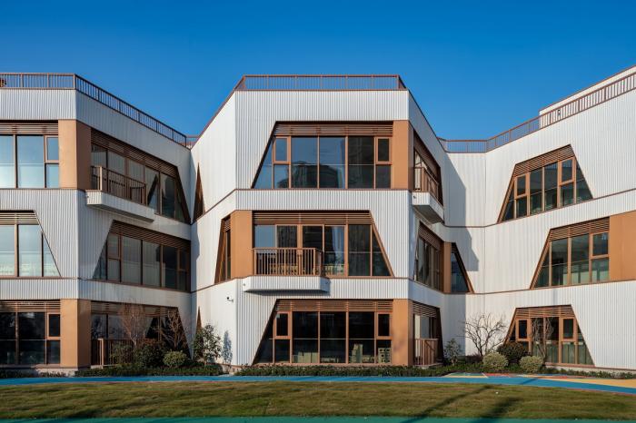 BIM建筑|简单几何勾勒而成的六边形“蜂巢”：杭州浦乐幼儿园杨家墩分园 / goa大象设计