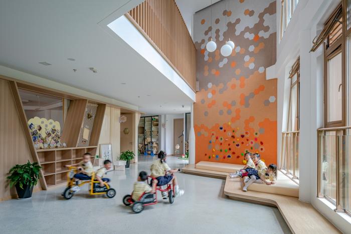 BIM建筑|简单几何勾勒而成的六边形“蜂巢”：杭州浦乐幼儿园杨家墩分园 / goa大象设计