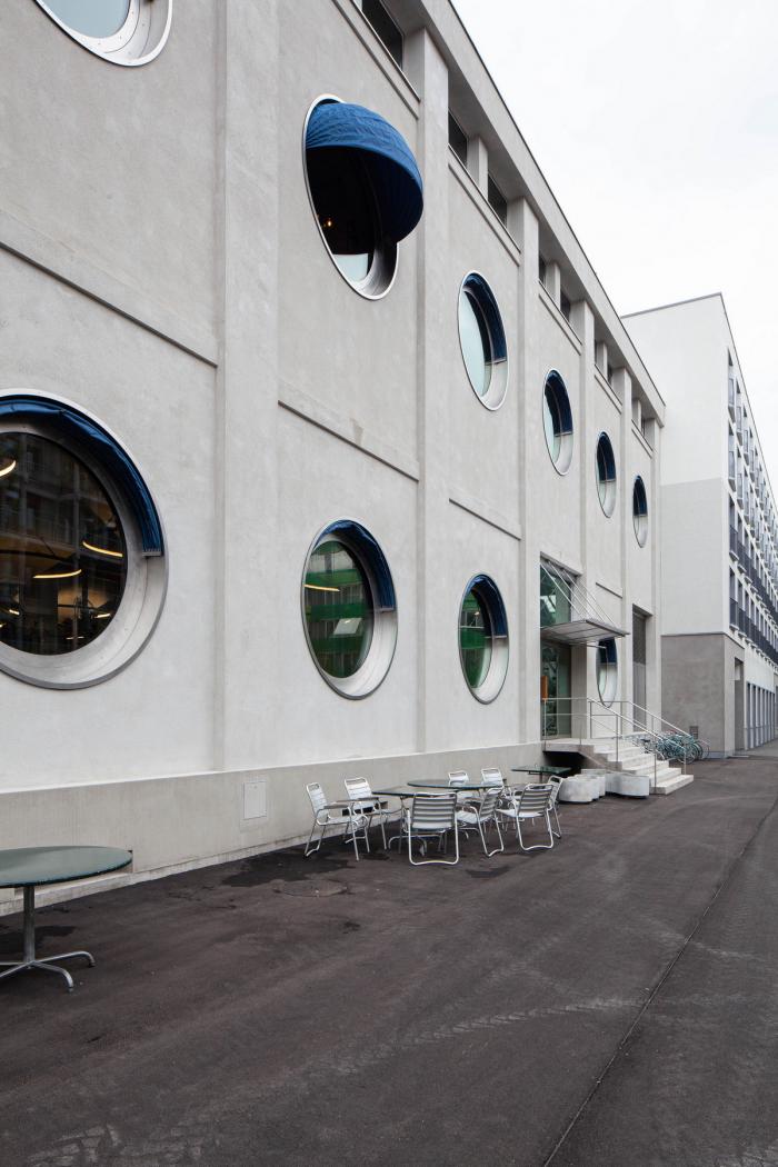 BIM建筑|墙身布满深邃的“眼睛”，废弃谷仓的改造