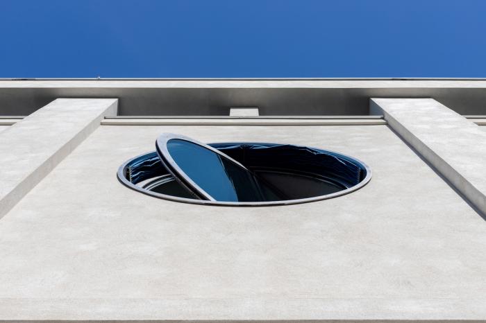 BIM建筑|墙身布满深邃的“眼睛”，废弃谷仓的改造