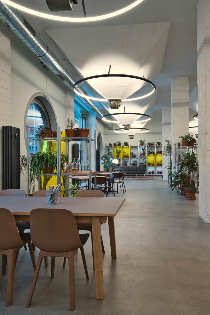 BIM建筑|墙身布满深邃的“眼睛”，废弃谷仓的改造