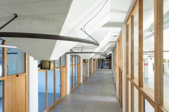 BIM建筑|墙身布满深邃的“眼睛”，废弃谷仓的改造