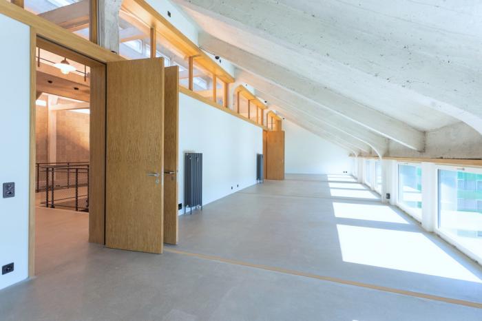 BIM建筑|墙身布满深邃的“眼睛”，废弃谷仓的改造