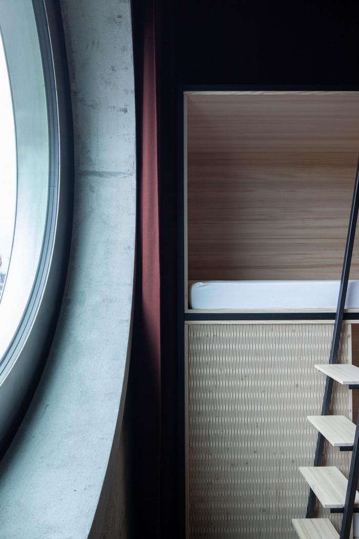 BIM建筑|墙身布满深邃的“眼睛”，废弃谷仓的改造