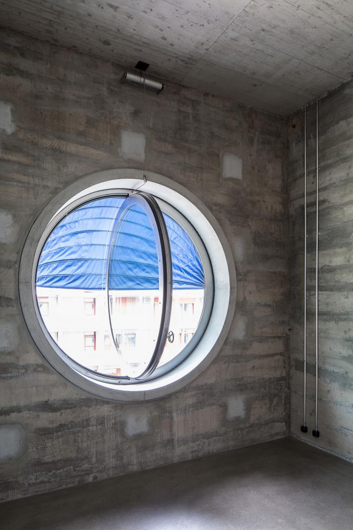 BIM建筑|墙身布满深邃的“眼睛”，废弃谷仓的改造