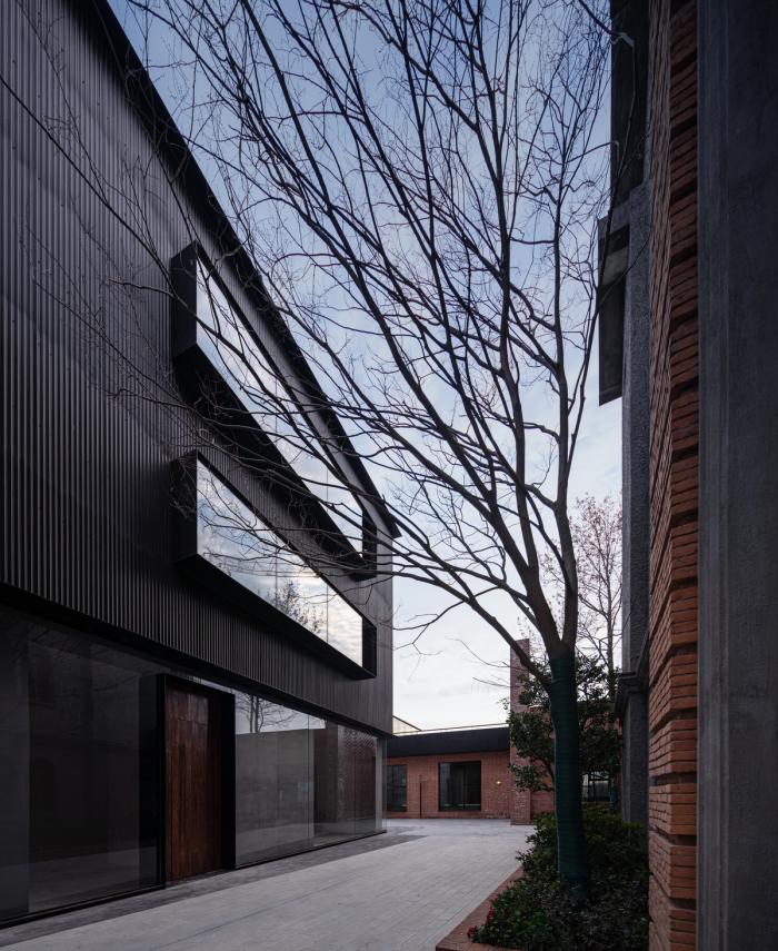 BIM建筑|光影舞动，野蛮生长——FOR天物空间 / 本哲建筑