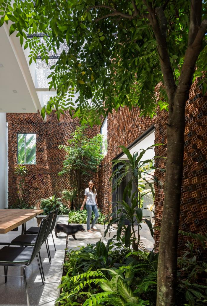 BIM建筑|清风徐来，光影婆娑：越南“自呼吸”墙宅