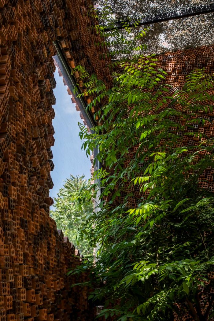 BIM建筑|清风徐来，光影婆娑：越南“自呼吸”墙宅