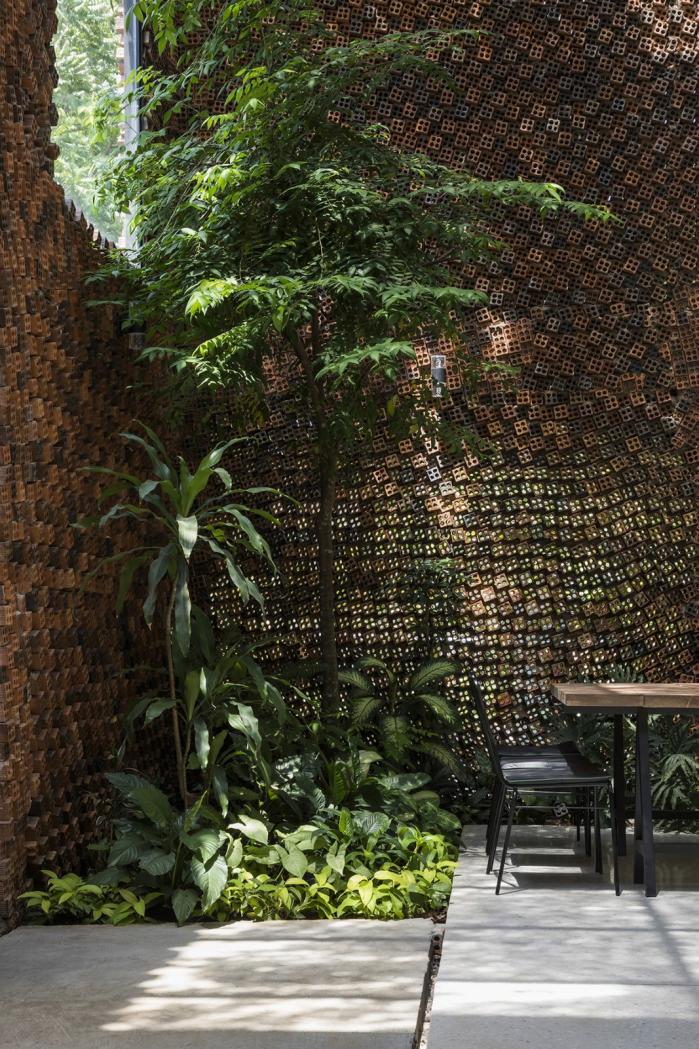 BIM建筑|清风徐来，光影婆娑：越南“自呼吸”墙宅