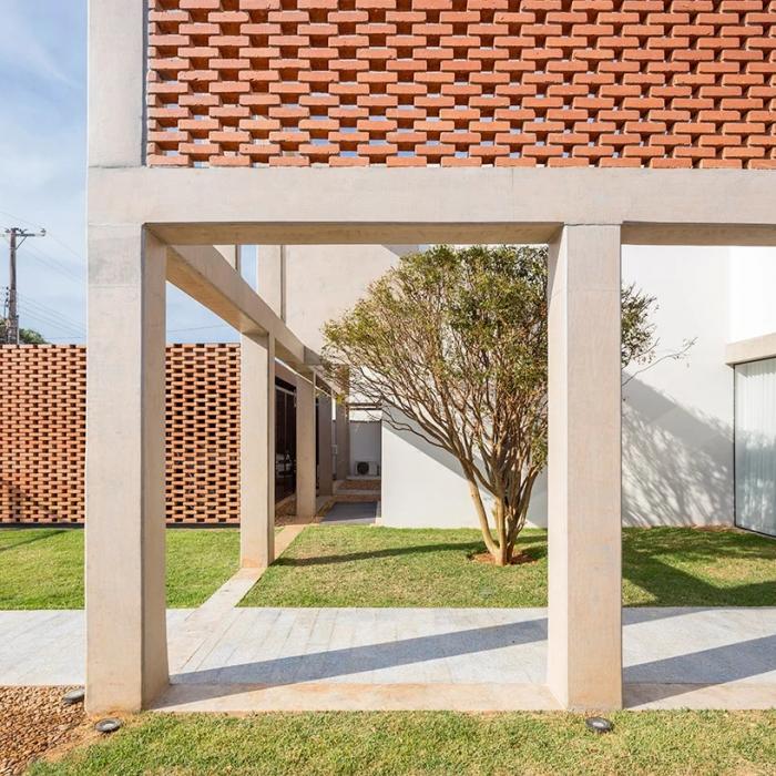 BIM建筑|自具结构形式美感的混凝土“网格”住宅