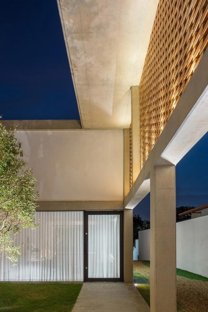 BIM建筑|自具结构形式美感的混凝土“网格”住宅