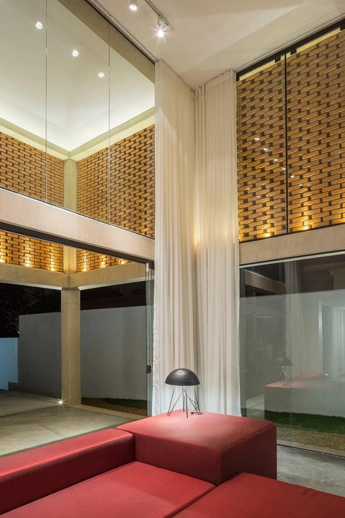 BIM建筑|自具结构形式美感的混凝土“网格”住宅