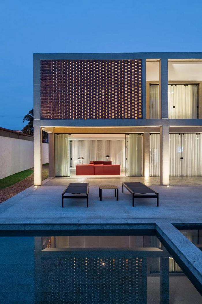 BIM建筑|自具结构形式美感的混凝土“网格”住宅