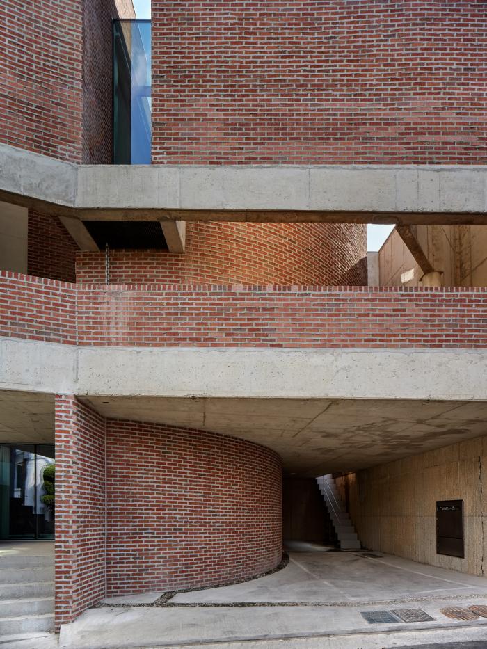 BIM建筑|仪式感与趣味性并存：韩国“背巷”住宅