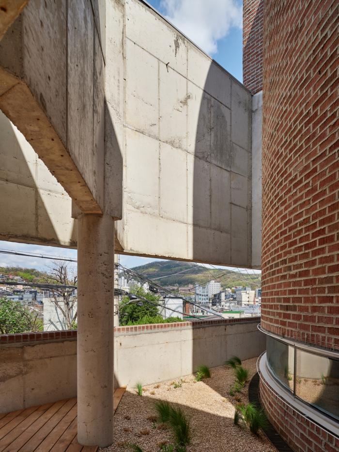 BIM建筑|仪式感与趣味性并存：韩国“背巷”住宅