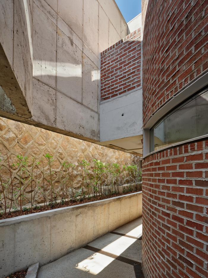 BIM建筑|仪式感与趣味性并存：韩国“背巷”住宅