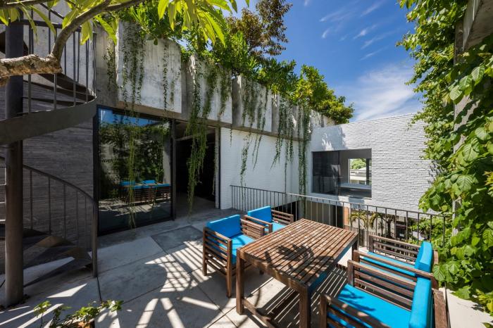 BIM建筑|错落的盒子，可呼吸的“绿色之肺”：岘港住宅 / 武重义建筑事务所