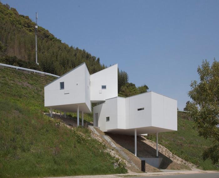 BIM建筑|斜坡上的住宅：8008