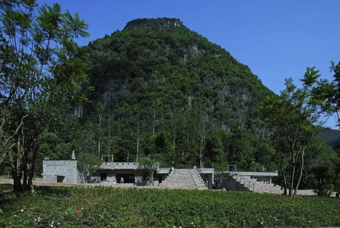 BIM建筑|匍匐于山脚下的巨石：楼纳露营服务中心 / 李兴钢工作室