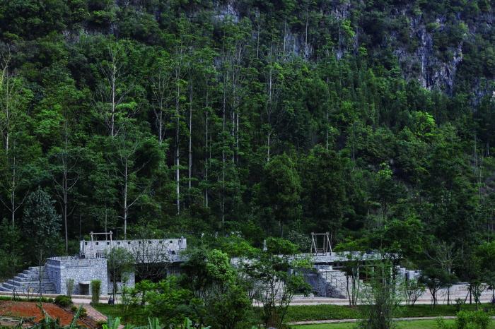 BIM建筑|匍匐于山脚下的巨石：楼纳露营服务中心 / 李兴钢工作室