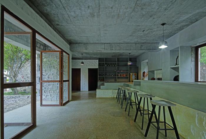 BIM建筑|匍匐于山脚下的巨石：楼纳露营服务中心 / 李兴钢工作室