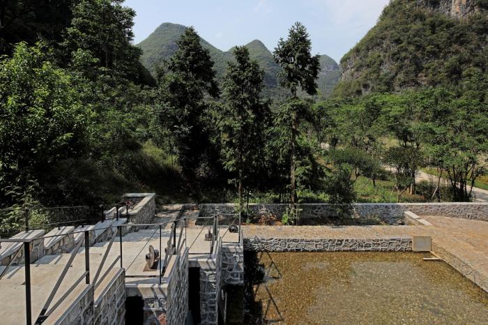 BIM建筑|匍匐于山脚下的巨石：楼纳露营服务中心 / 李兴钢工作室