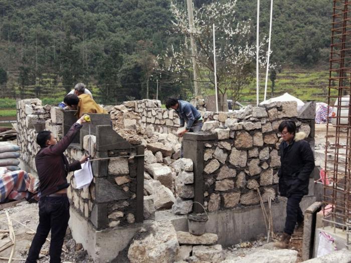 BIM建筑|匍匐于山脚下的巨石：楼纳露营服务中心 / 李兴钢工作室