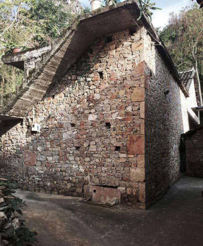 BIM建筑|匍匐于山脚下的巨石：楼纳露营服务中心 / 李兴钢工作室