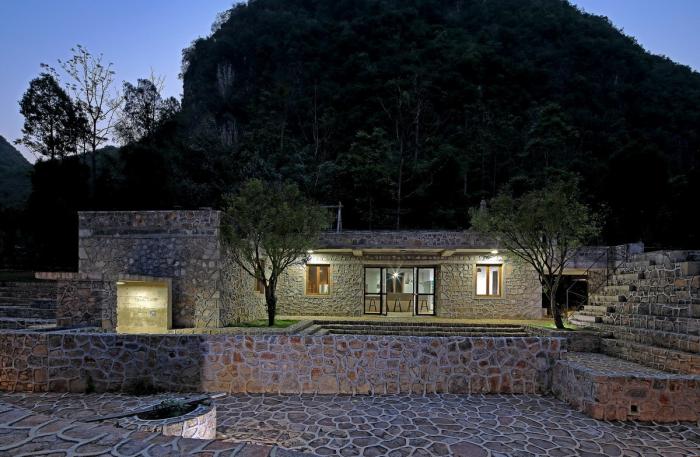 BIM建筑|匍匐于山脚下的巨石：楼纳露营服务中心 / 李兴钢工作室