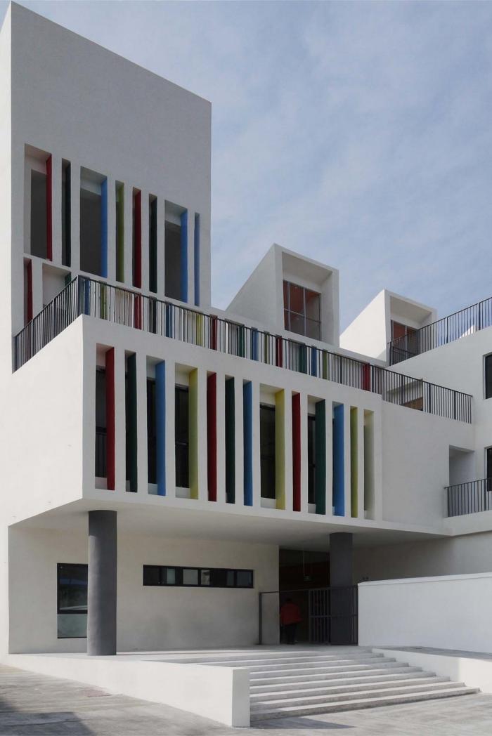 BIM建筑|地形关系的表达：乌斯河镇中心幼儿园 / 东意建筑