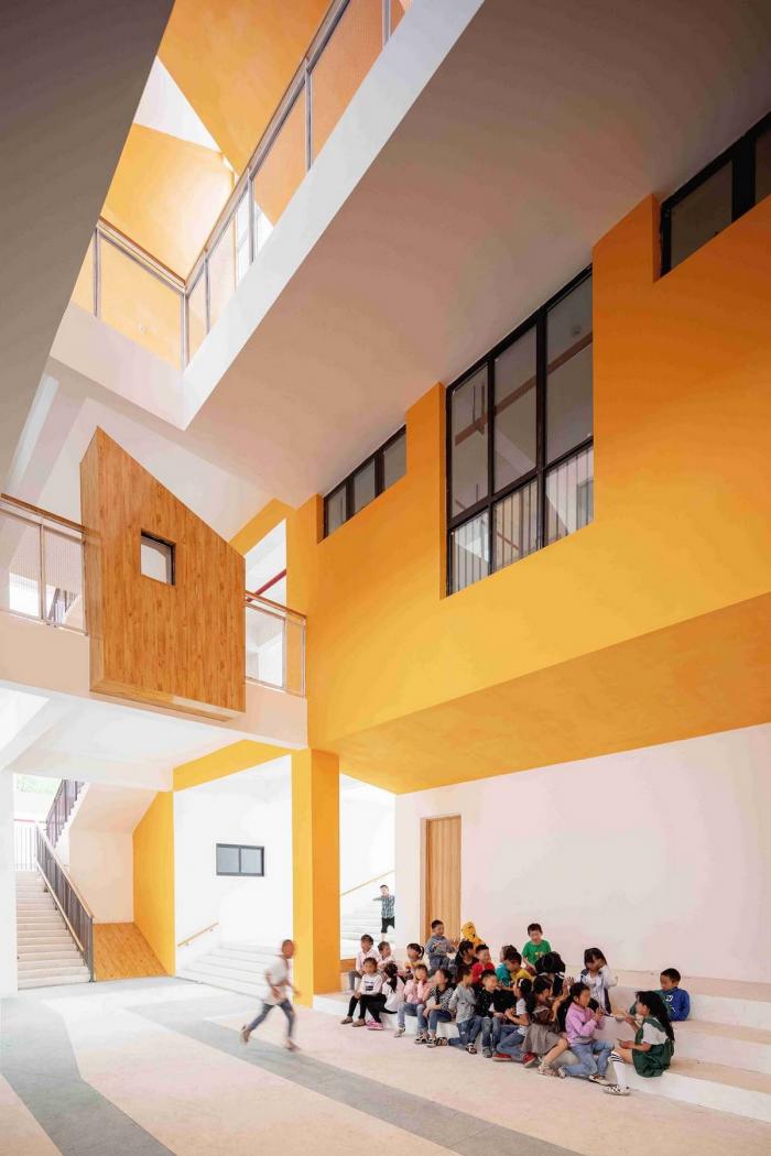 BIM建筑|地形关系的表达：乌斯河镇中心幼儿园 / 东意建筑