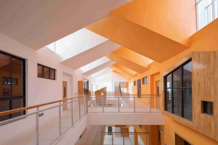 BIM建筑|地形关系的表达：乌斯河镇中心幼儿园 / 东意建筑