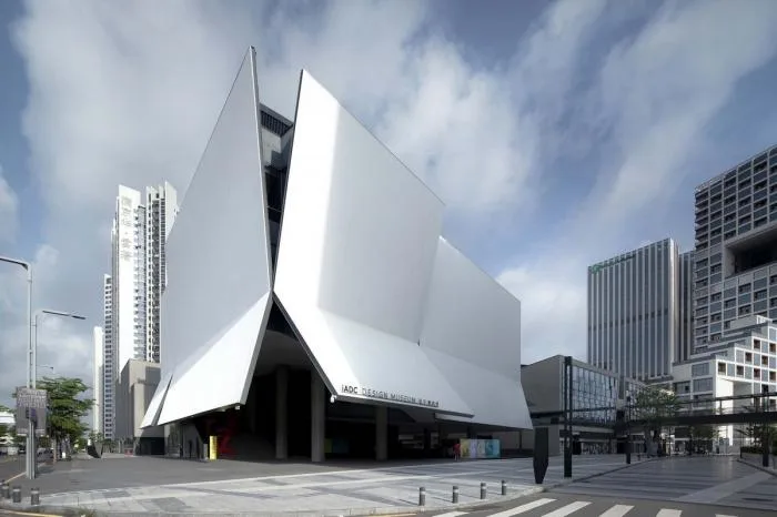 BIM建筑|冲破方盒子，释放创造力——深圳iADC设计博物馆 / 严迅奇建筑师事务所