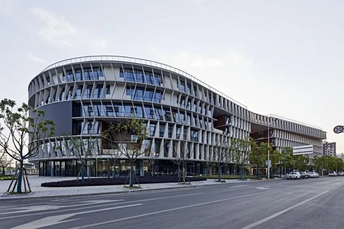 BIM建筑|自由演绎的围合式庭院：南京浦口文化中心 / BAU建筑与城市设计事务所
