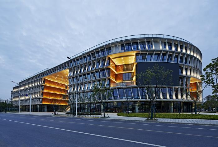 BIM建筑|自由演绎的围合式庭院：南京浦口文化中心 / BAU建筑与城市设计事务所