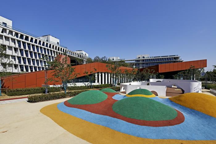 BIM建筑|自由演绎的围合式庭院：南京浦口文化中心 / BAU建筑与城市设计事务所