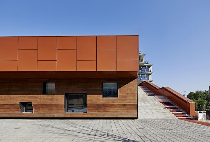 BIM建筑|自由演绎的围合式庭院：南京浦口文化中心 / BAU建筑与城市设计事务所