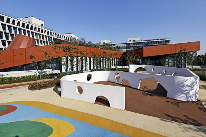 BIM建筑|自由演绎的围合式庭院：南京浦口文化中心 / BAU建筑与城市设计事务所