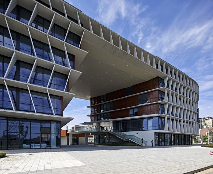 BIM建筑|自由演绎的围合式庭院：南京浦口文化中心 / BAU建筑与城市设计事务所