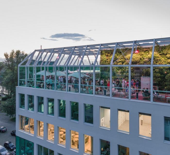 BIM建筑|半透明，半自然：弗罗茨瓦夫设计中心“Concordia” / MVRDV