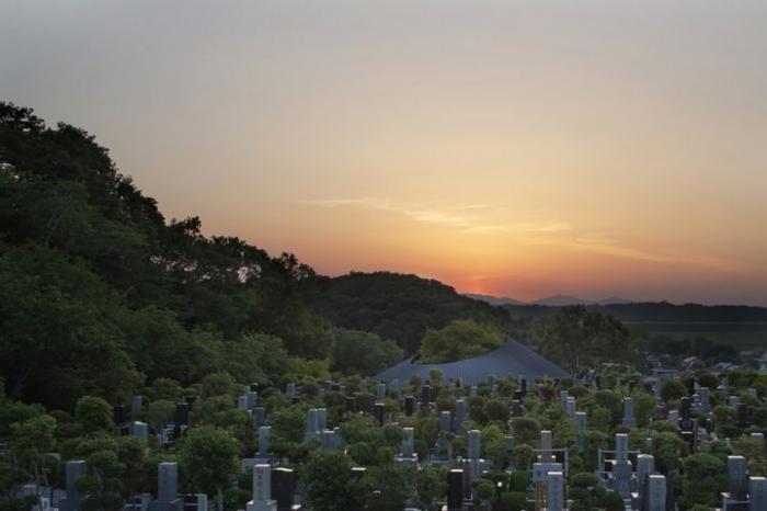 BIM建筑|仿佛一顶圆形礼帽：狭山湖畔墓地社区大厅 / 中村拓志 & NAP