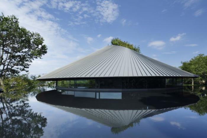 BIM建筑|仿佛一顶圆形礼帽：狭山湖畔墓地社区大厅 / 中村拓志 & NAP