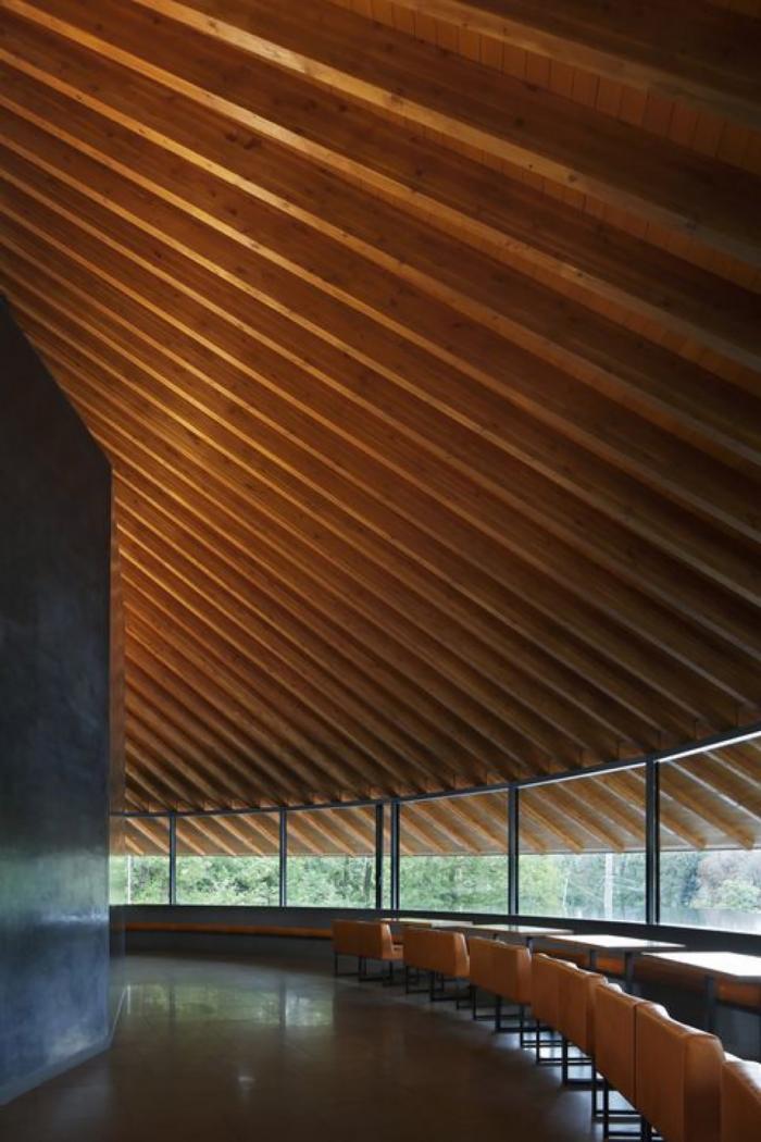 BIM建筑|仿佛一顶圆形礼帽：狭山湖畔墓地社区大厅 / 中村拓志 & NAP