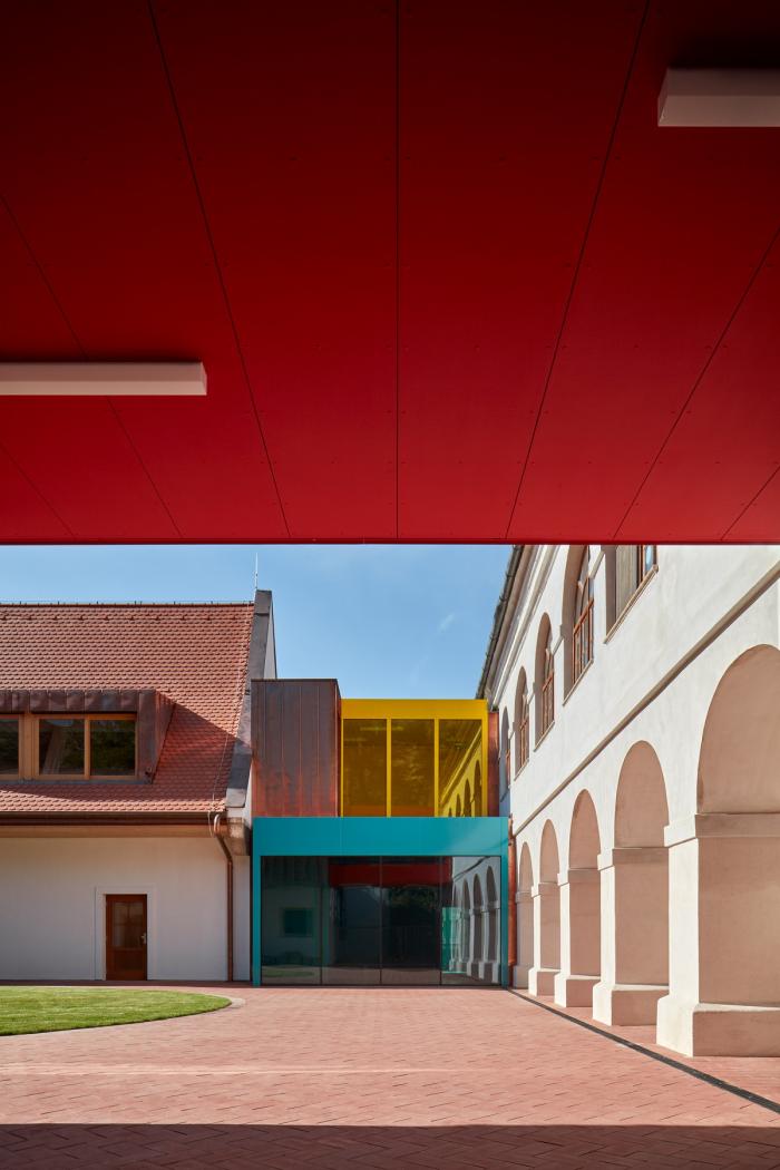 BIM建筑|童话书中的儿童城堡：Vřesovice小学扩建