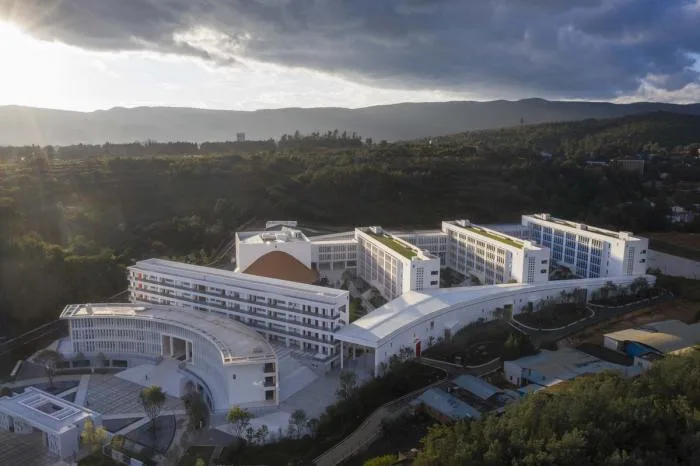 BIM建筑|立体“院落”空间：云南师范大学实验中学 / 清华大学建筑设计院 + 清华大学建筑学院