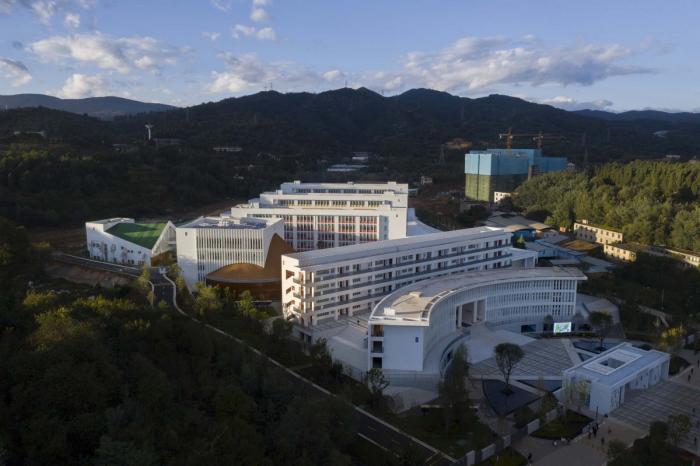 BIM建筑|立体“院落”空间：云南师范大学实验中学 / 清华大学建筑设计院 + 清华大学建筑学院