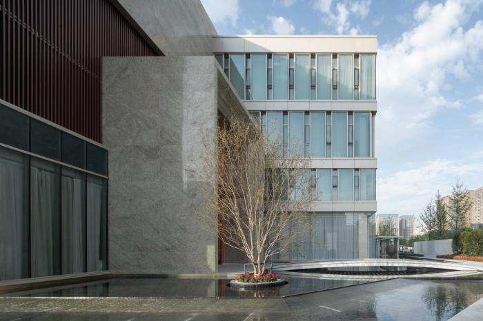 BIM建筑|素雅与轻奢并存：成都金地商置&弘阳地产·梵锦108生活体验馆 / 成执设计