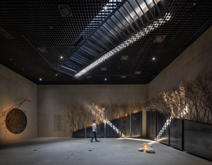 BIM建筑|天空与水编织一体，硬质金属折射出未来感：“Mon Amour” 文化空间