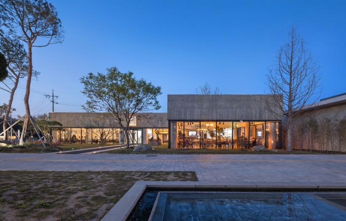 BIM建筑|天空与水编织一体，硬质金属折射出未来感：“Mon Amour” 文化空间