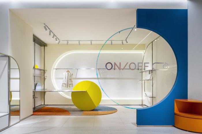 BIM建筑|犹如置身抽象派和构成主义美术馆——ON/OFF时尚买手店 / Studiolite